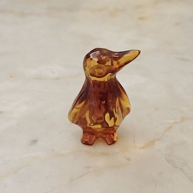琥珀　彫刻置物【ペンギン】